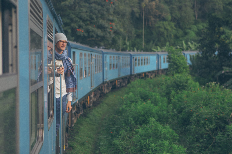 Ella-Nuwara-Eliya-train-Kandy-Sri-Lanka-mountains
