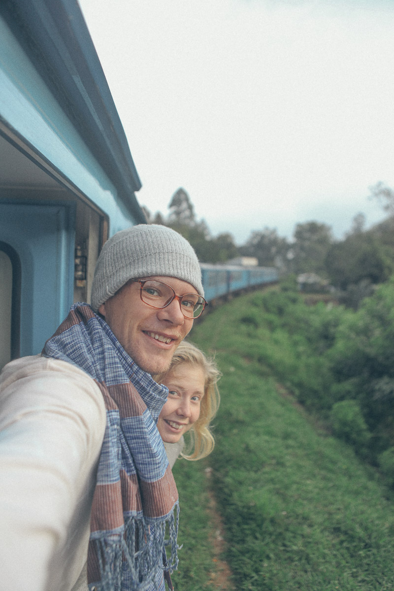 Ella-Nuwara-Eliya-train-Kandy-Sri-Lanka-mountains