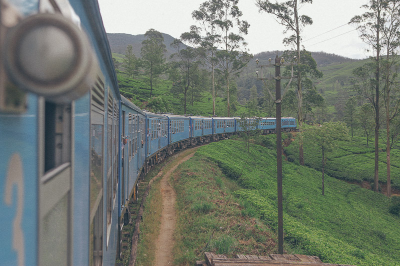 Ella-Nuwara-Eliya-train-Kandy-Sri-Lanka-mountains